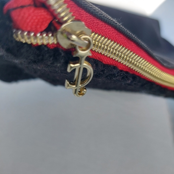 XL Juicy Couture Make-Up Bag Fuzzy - Picture 4 of 5